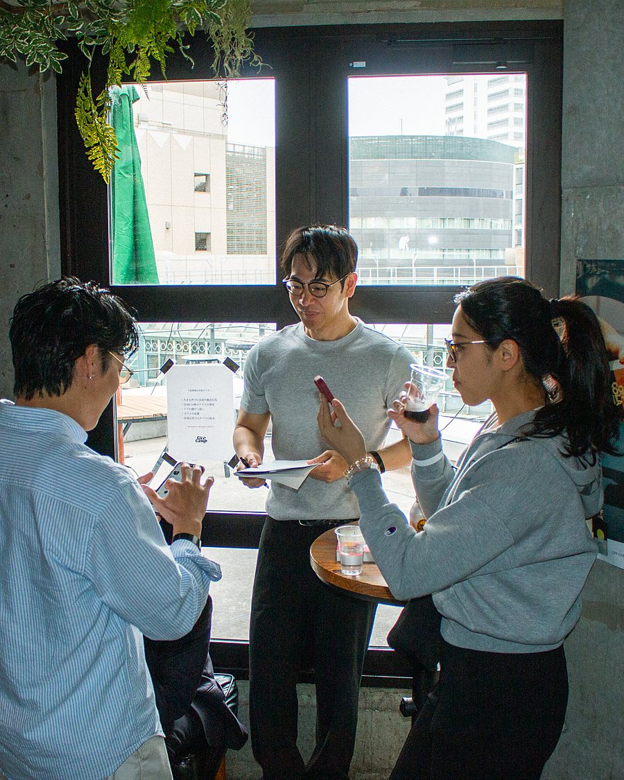 歓談する参加者